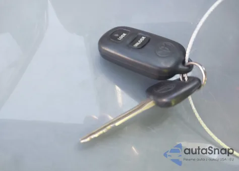 2004 Toyota Corolla Le z USA, uszkodzony, nr VIN 1NXBR38EX4Z216691